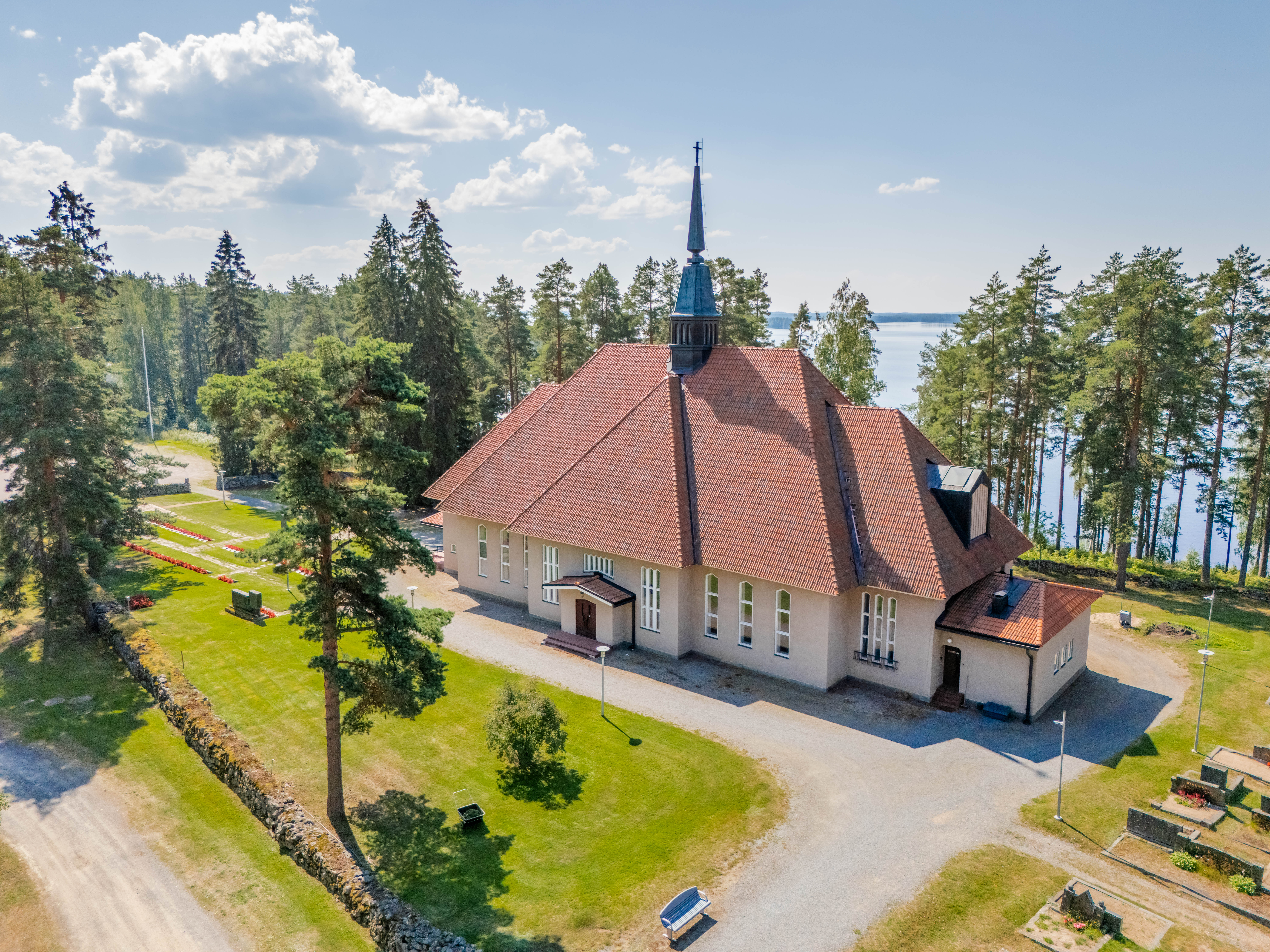 Haukivuoren kirkon ilmakuva.