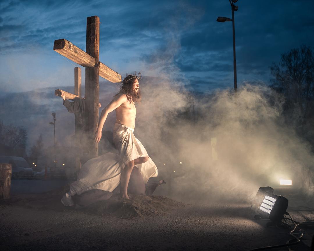 Stillkuva Via Crucis -näytelmästä.