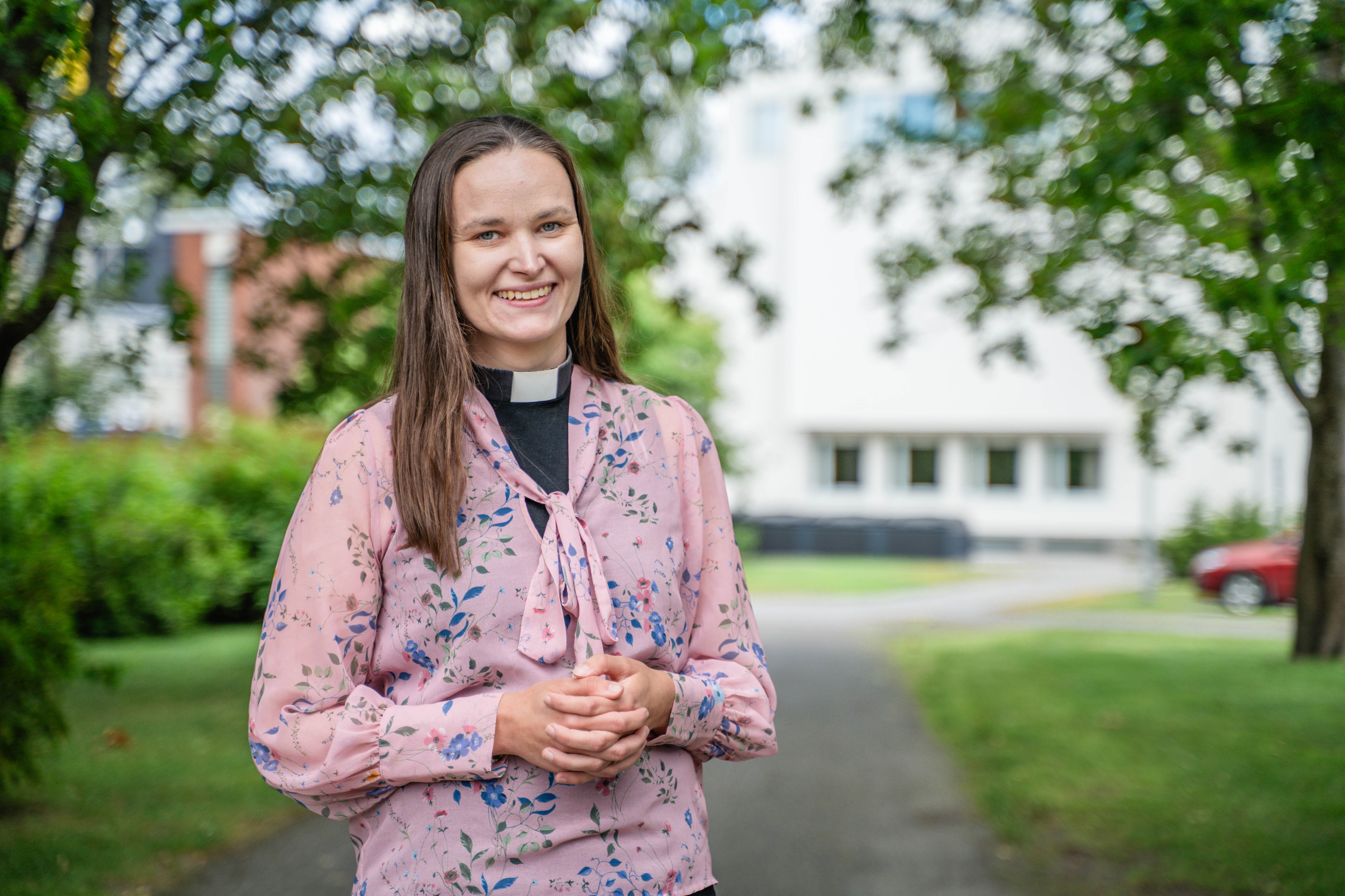 Kuvassa nuorisotyönpastori Sofia Holopainen